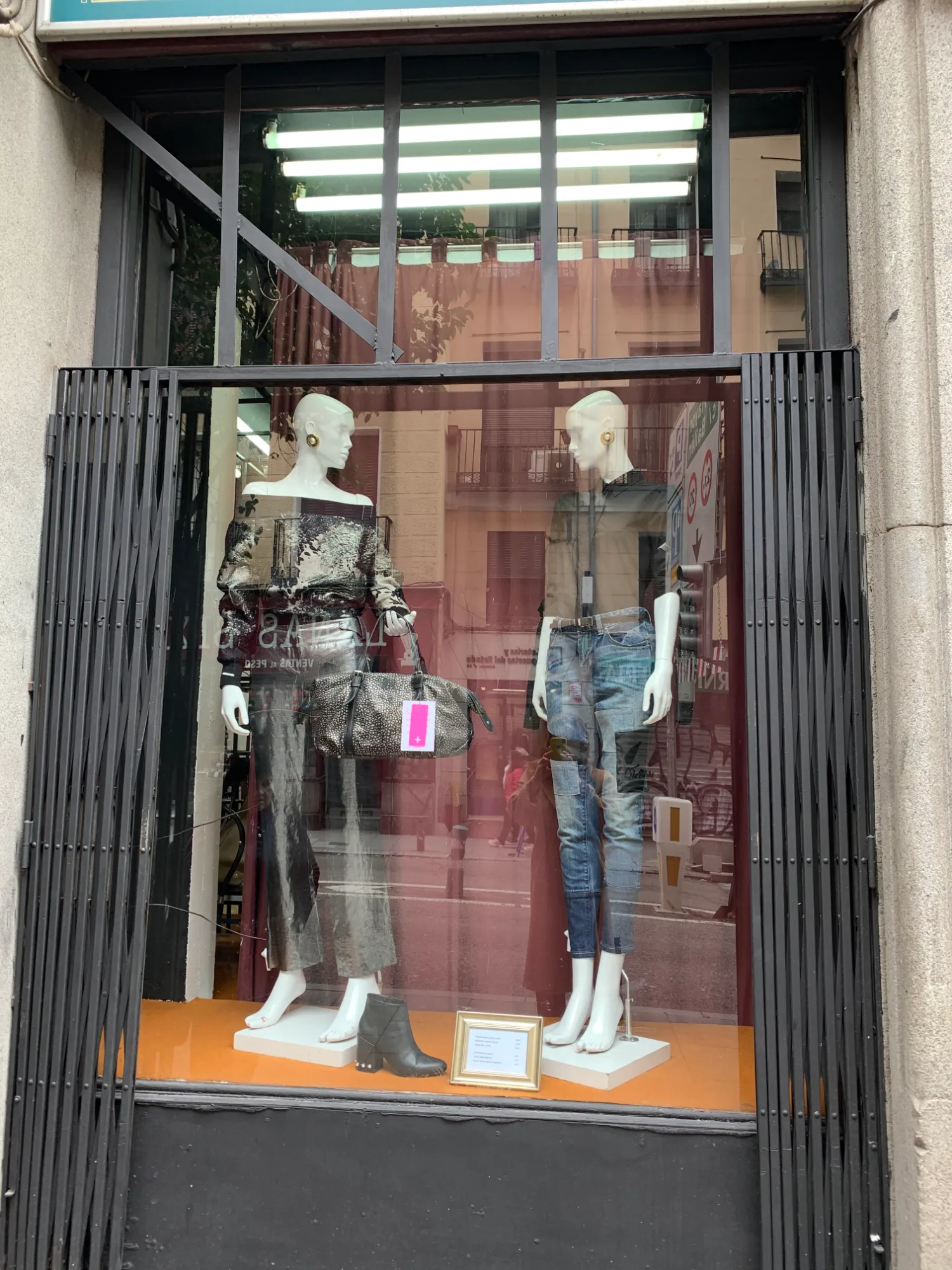 Window dresser