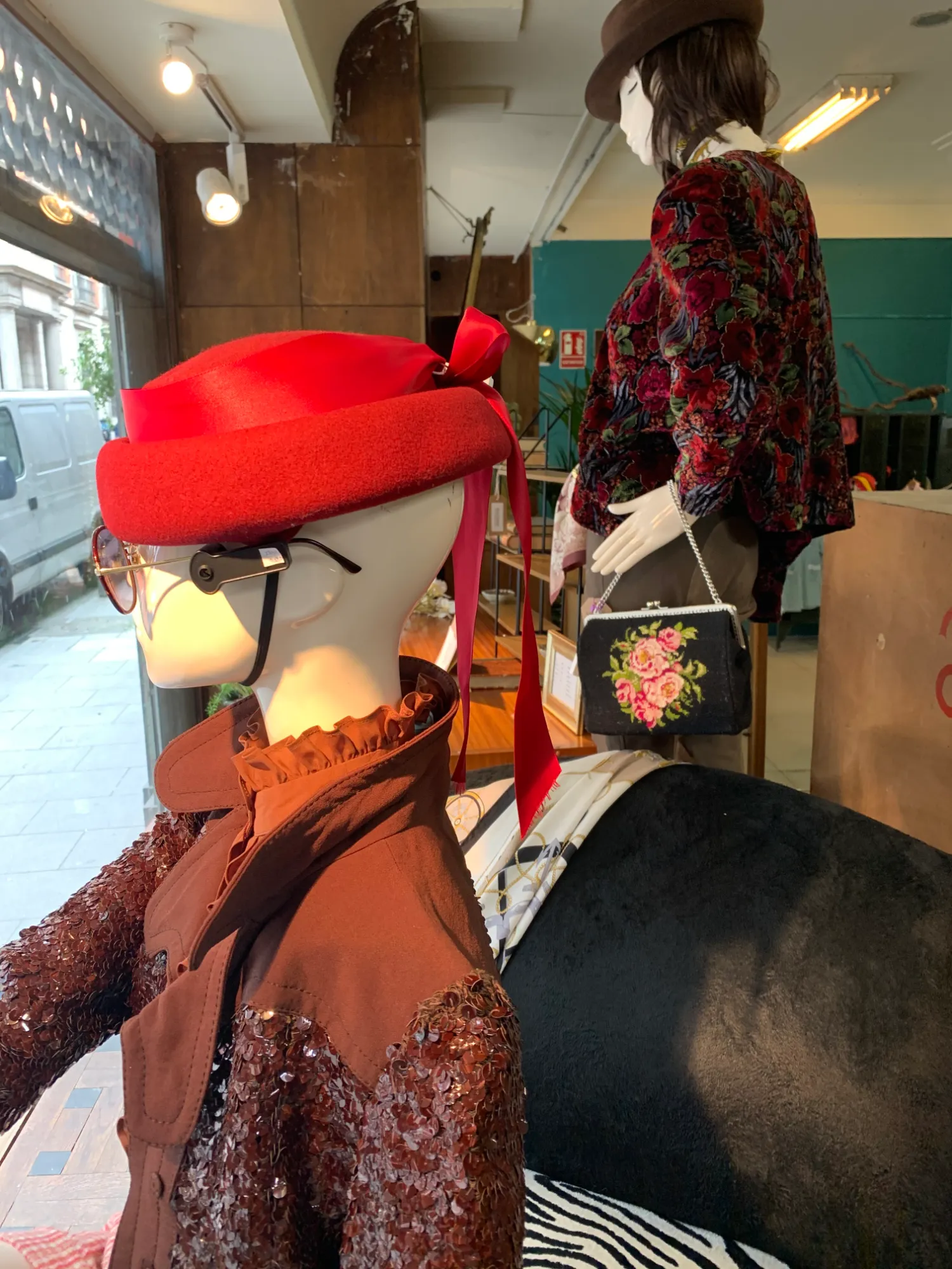 Window dresser