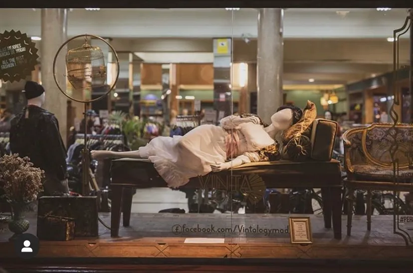 Window dresser